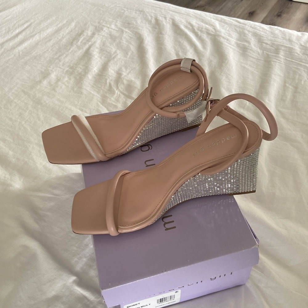 Madden girl wedge sandals,  Monet new, color blush mult size 9
